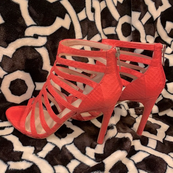 ▫️VINCE CAMUTO▫️caged heels - Picture 2 of 11